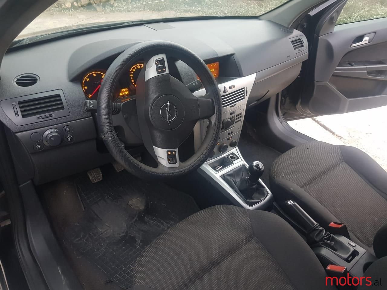 2010' Opel Astra photo #5