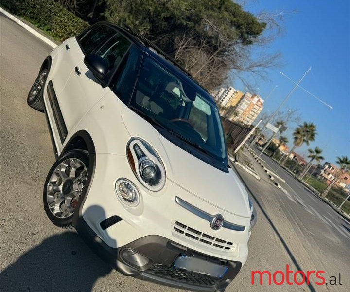 2015' Fiat 500L photo #4