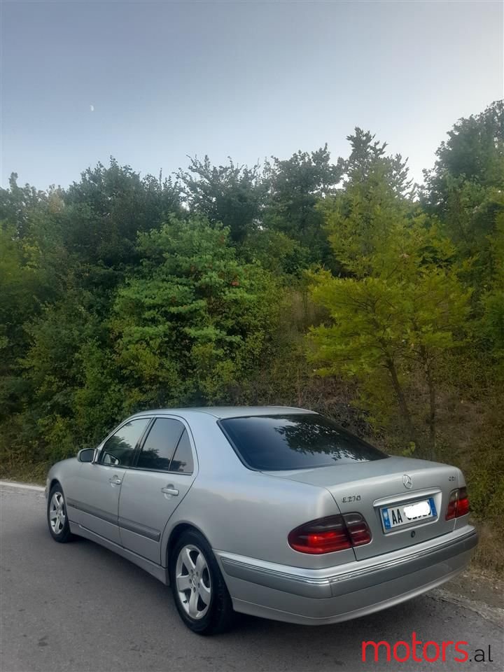 2001' Mercedes-Benz 270 photo #4