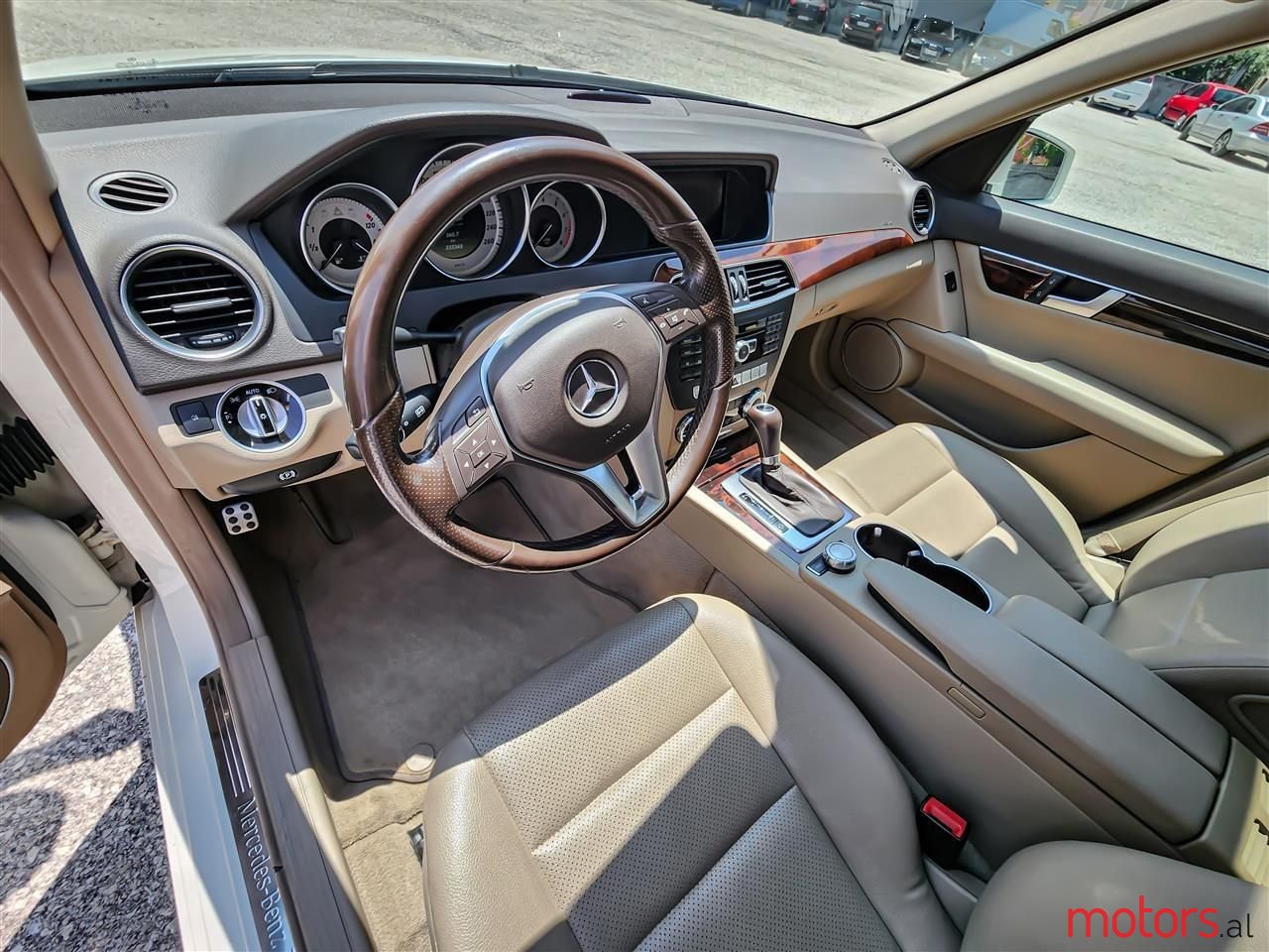 2012' Mercedes-Benz C 300 photo #5