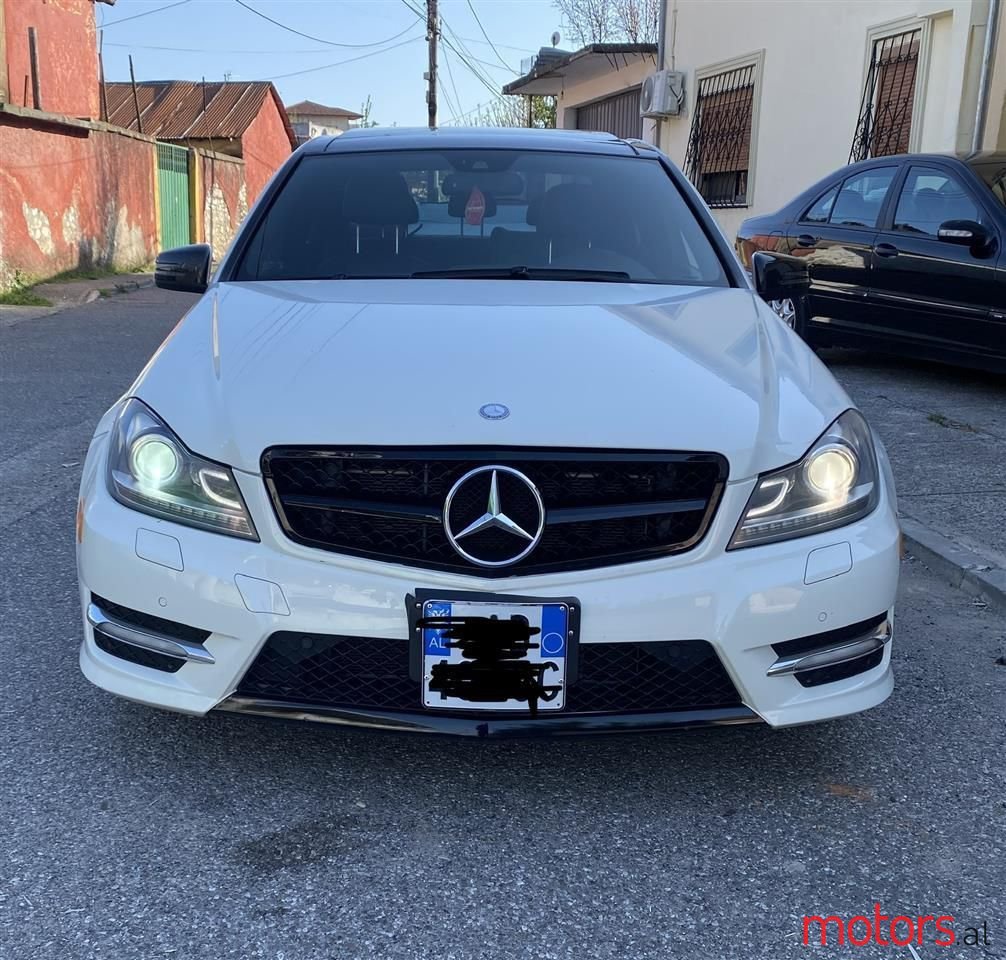 2012' Mercedes-Benz C 300 photo #1
