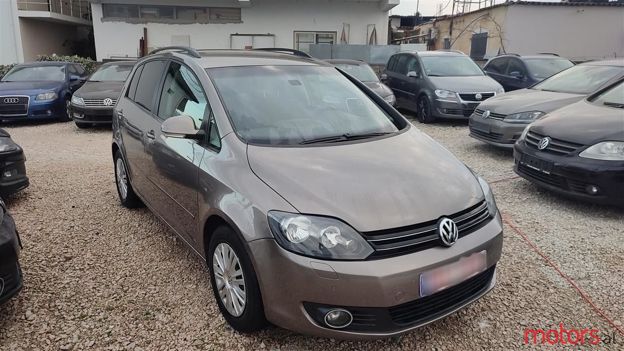 2009' Volkswagen Golf Plus photo #2