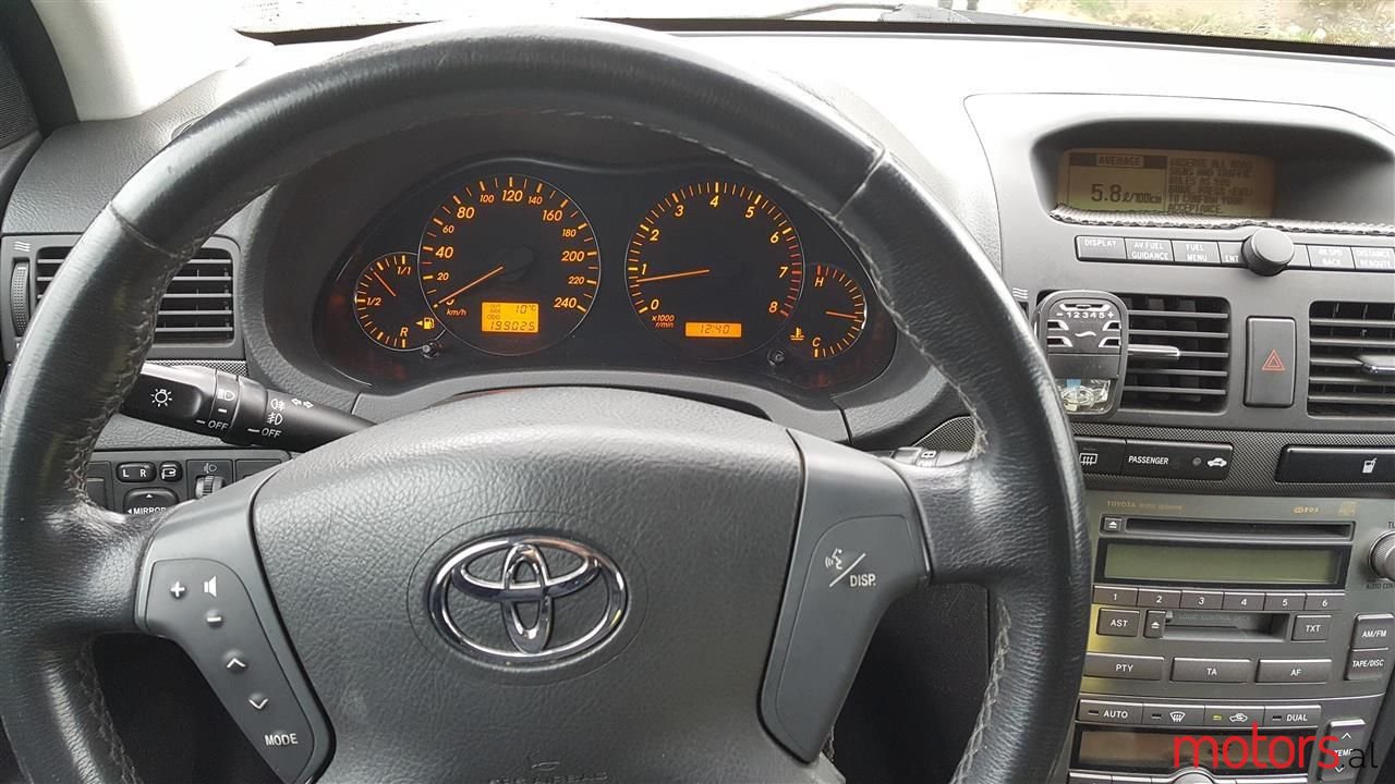 2005' Toyota Avensis photo #5