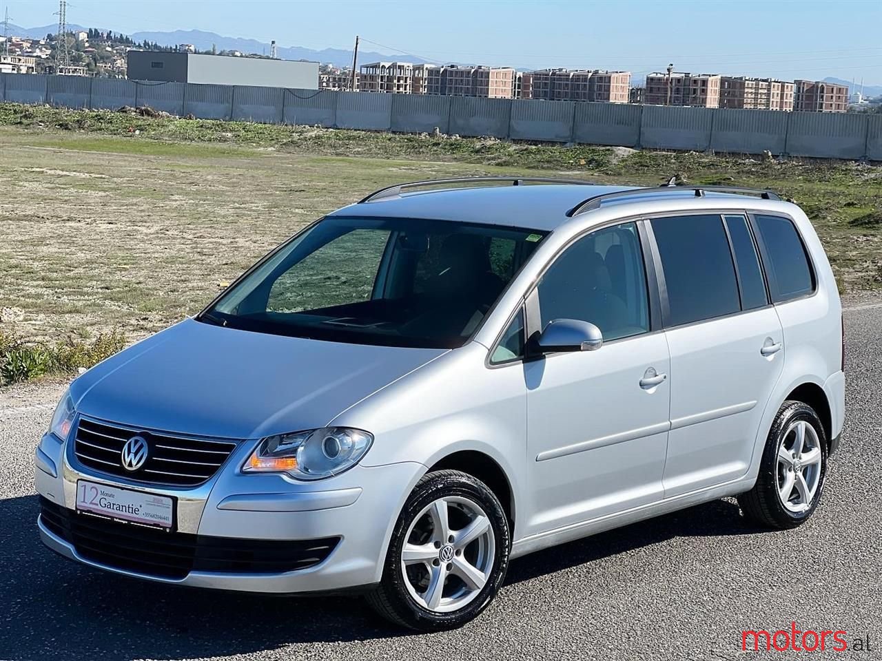 2008' Volkswagen Touran photo #1