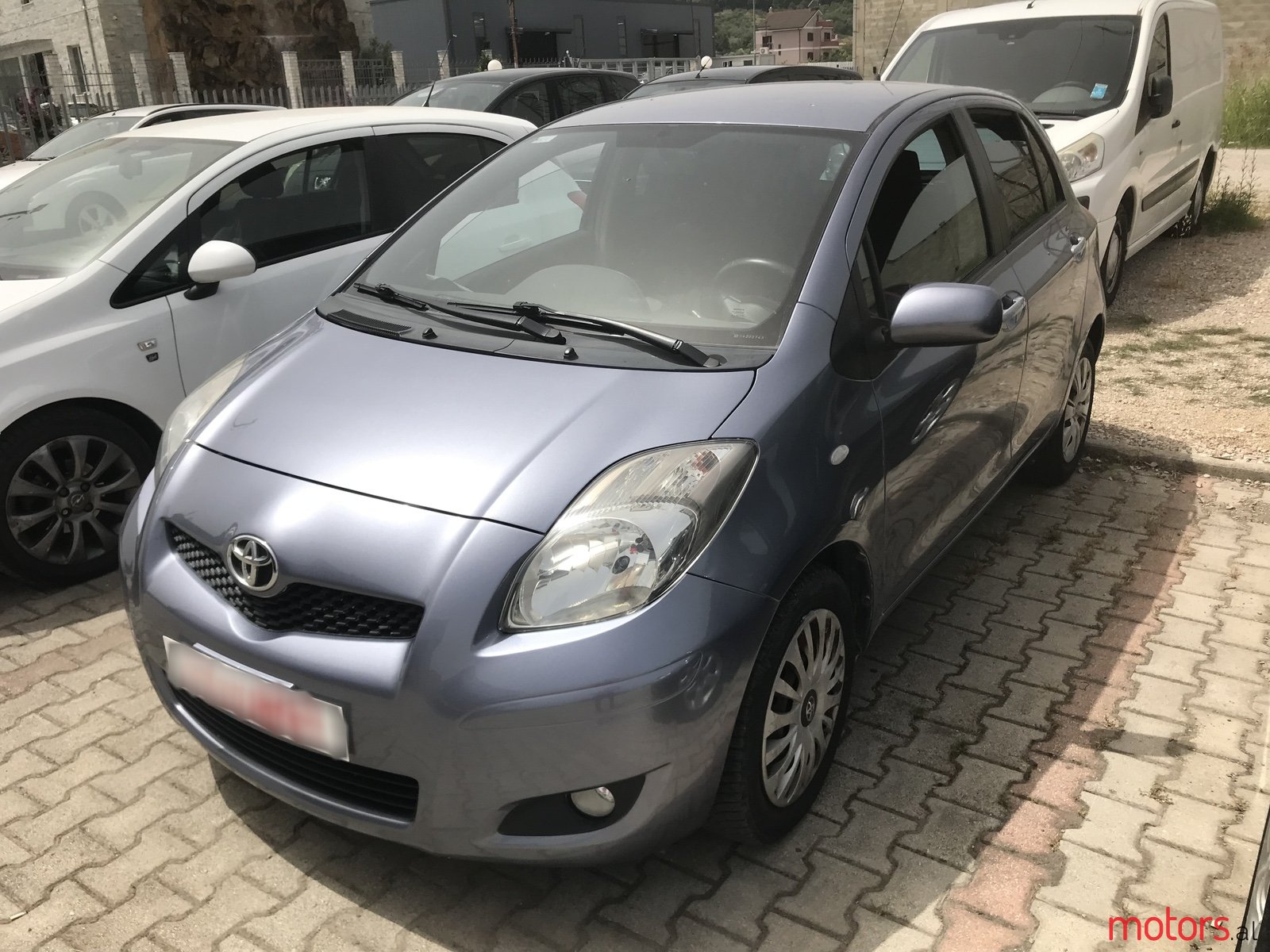 2011' Toyota Yaris photo #3