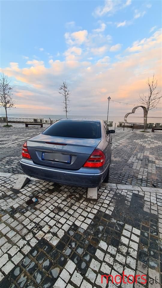 2005' Mercedes-Benz E 220 photo #3