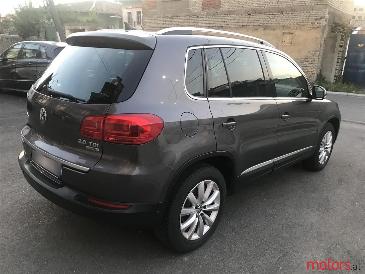 2012' Volkswagen Tiguan photo #6