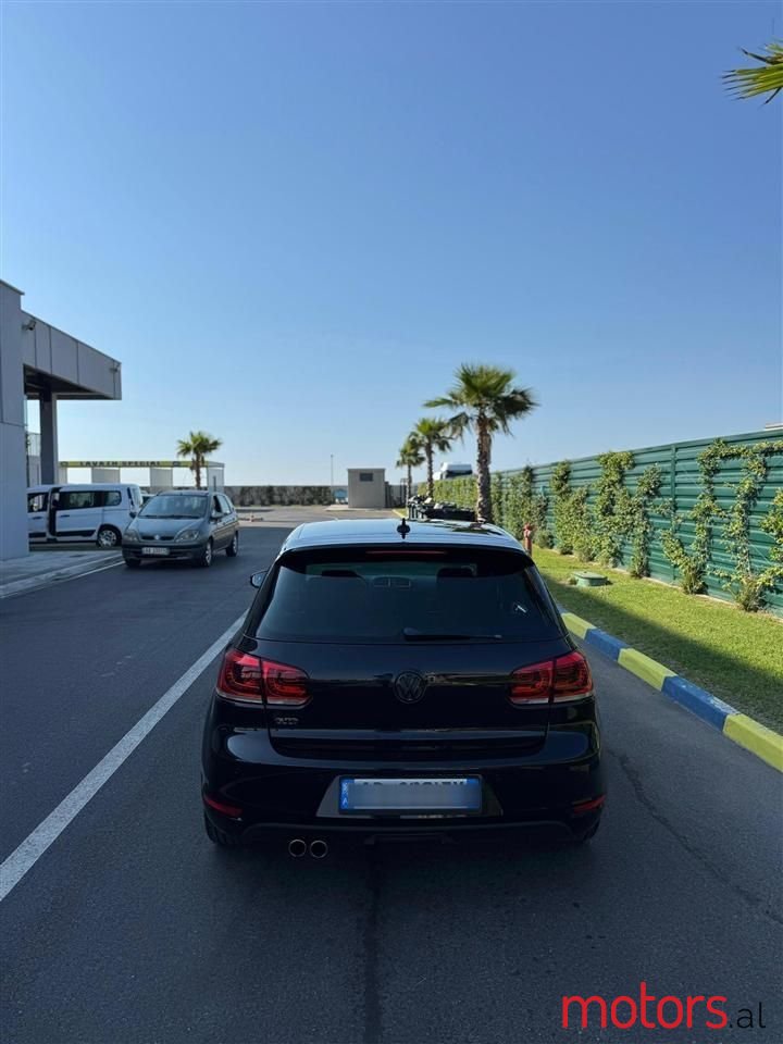 2011' Volkswagen Golf photo #6