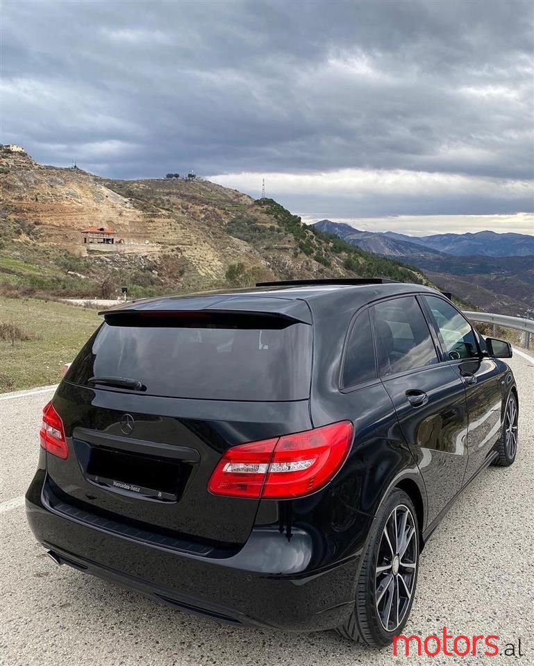 2012' Mercedes-Benz B 200 photo #2