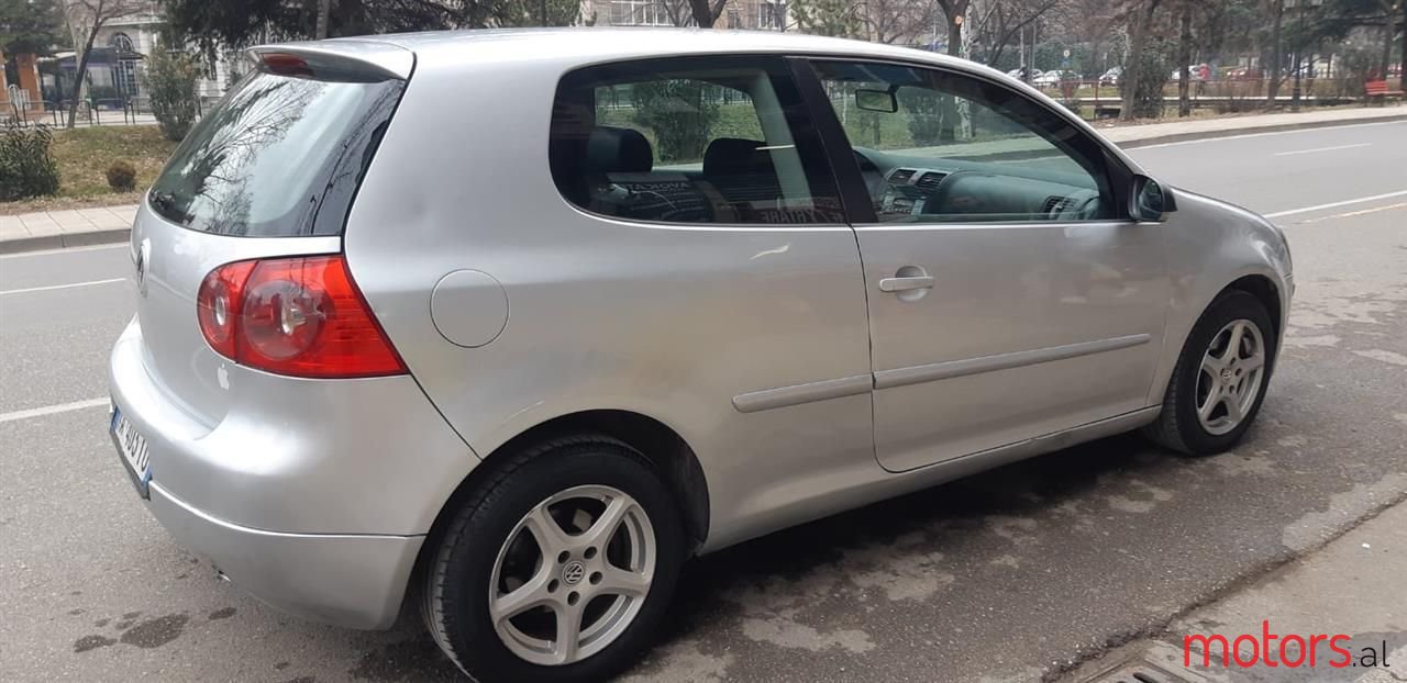 2005' Volkswagen Golf photo #2