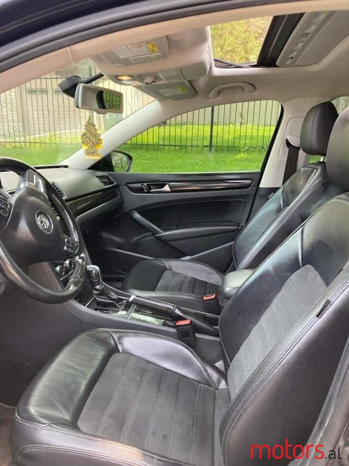 2012' Volkswagen Passat photo #4