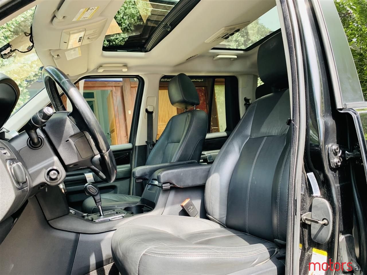 2012' Land Rover Discovery photo #6