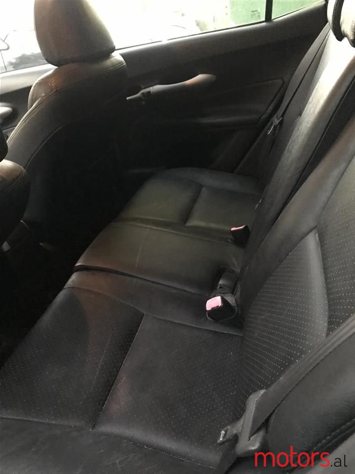 2008' Toyota Auris photo #3