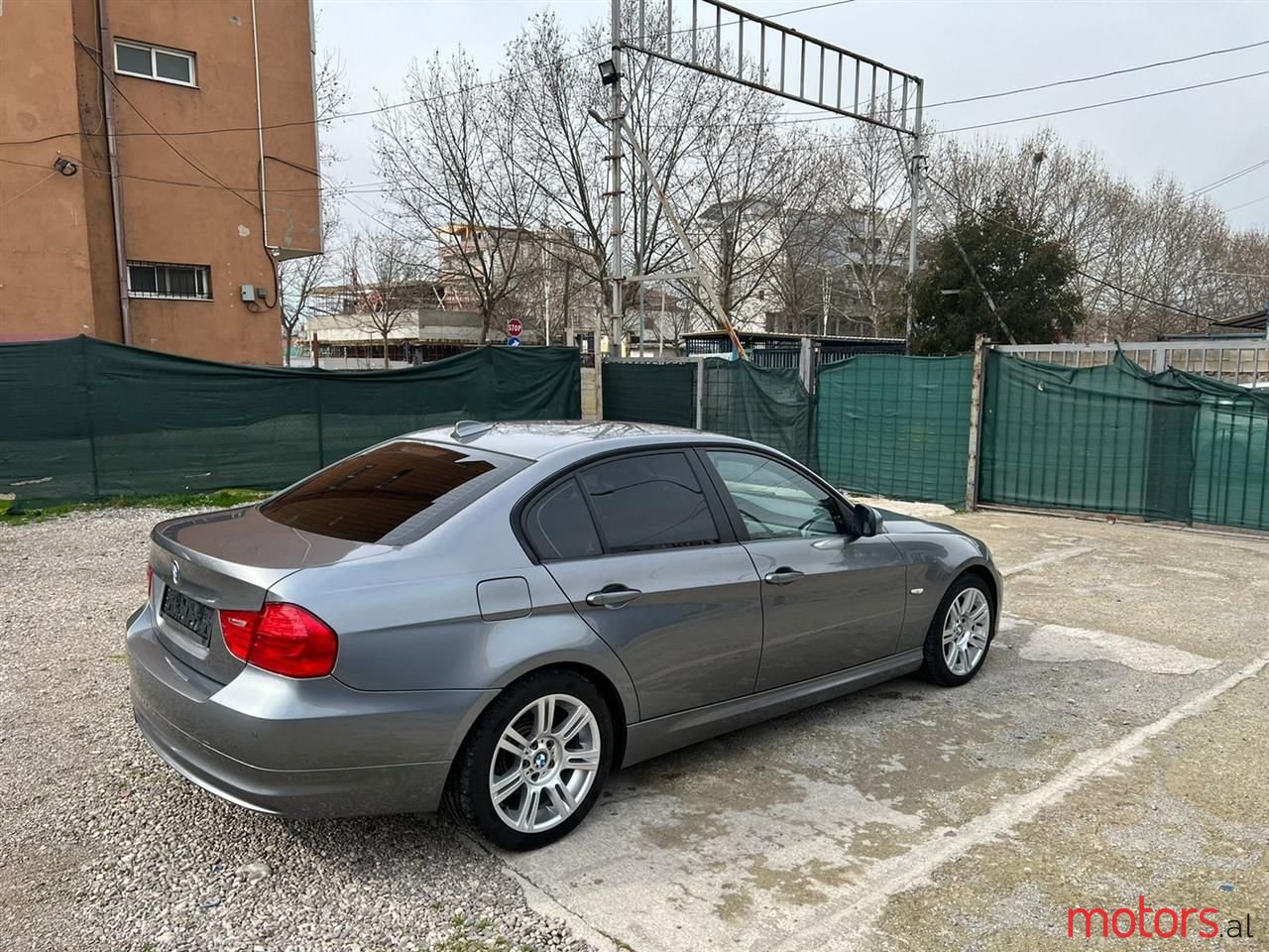 2010' BMW 320 photo #5