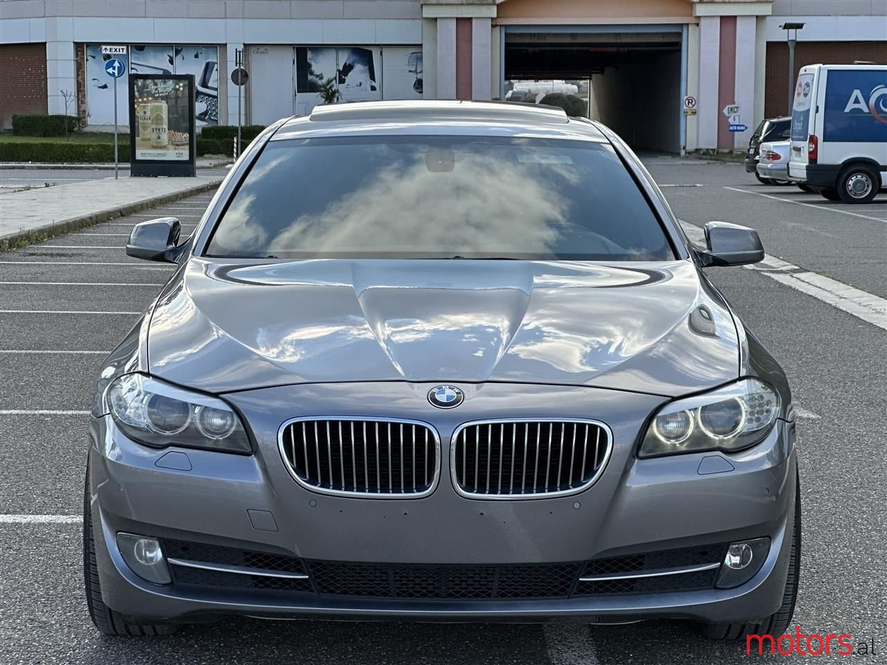 2011' BMW 528 photo #4