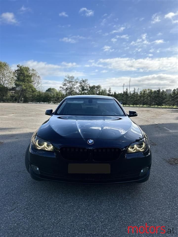 2011' BMW 520 photo #2