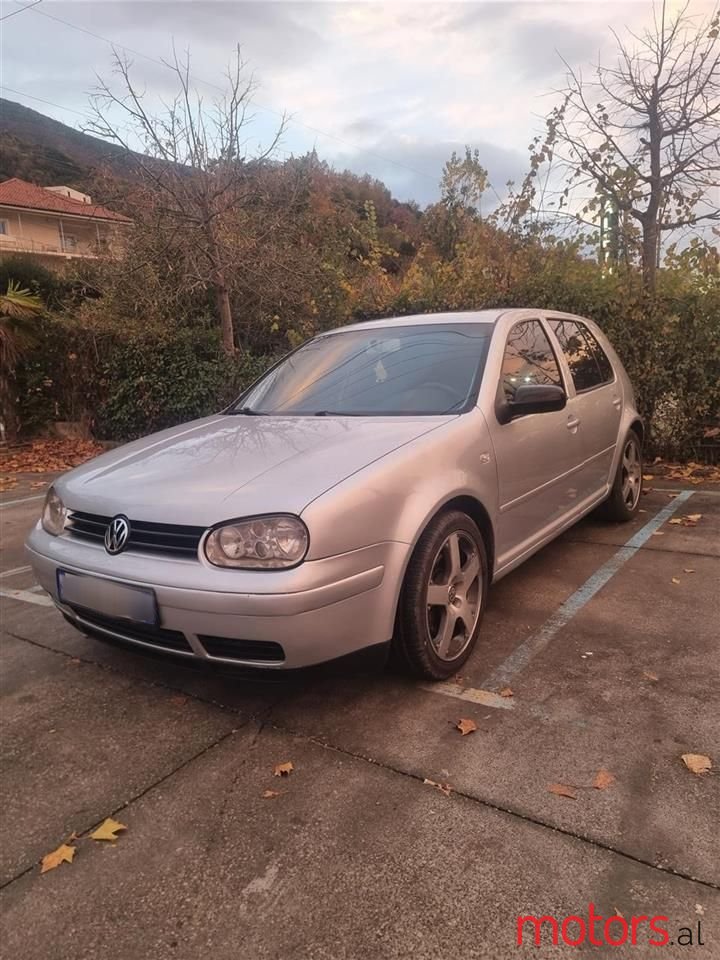 2002' Volkswagen Golf photo #1