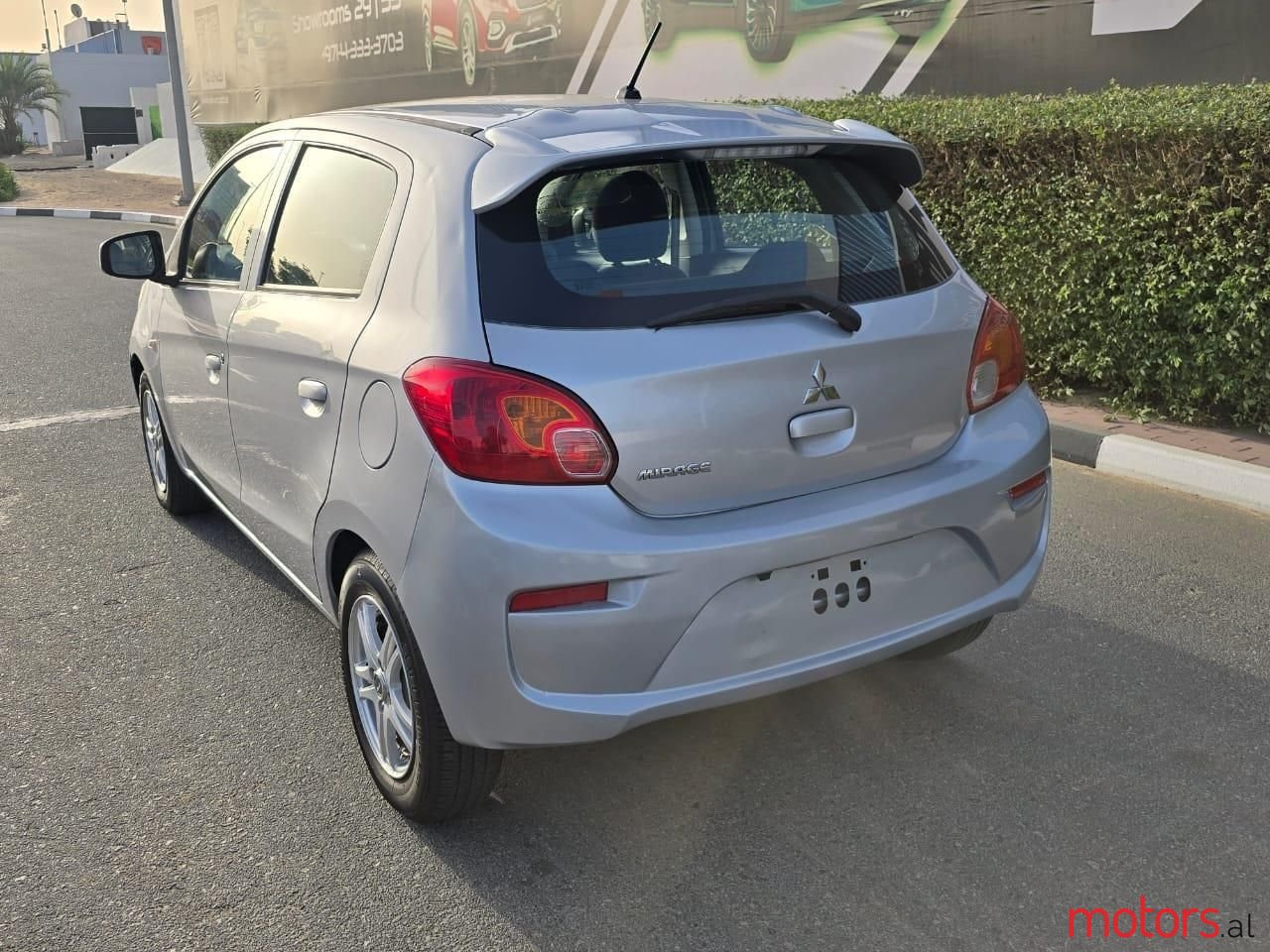 2017' Mitsubishi Mirage photo #2
