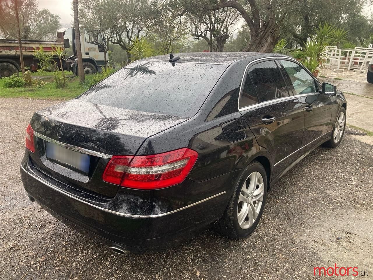 2011' Mercedes-Benz E 350 photo #4