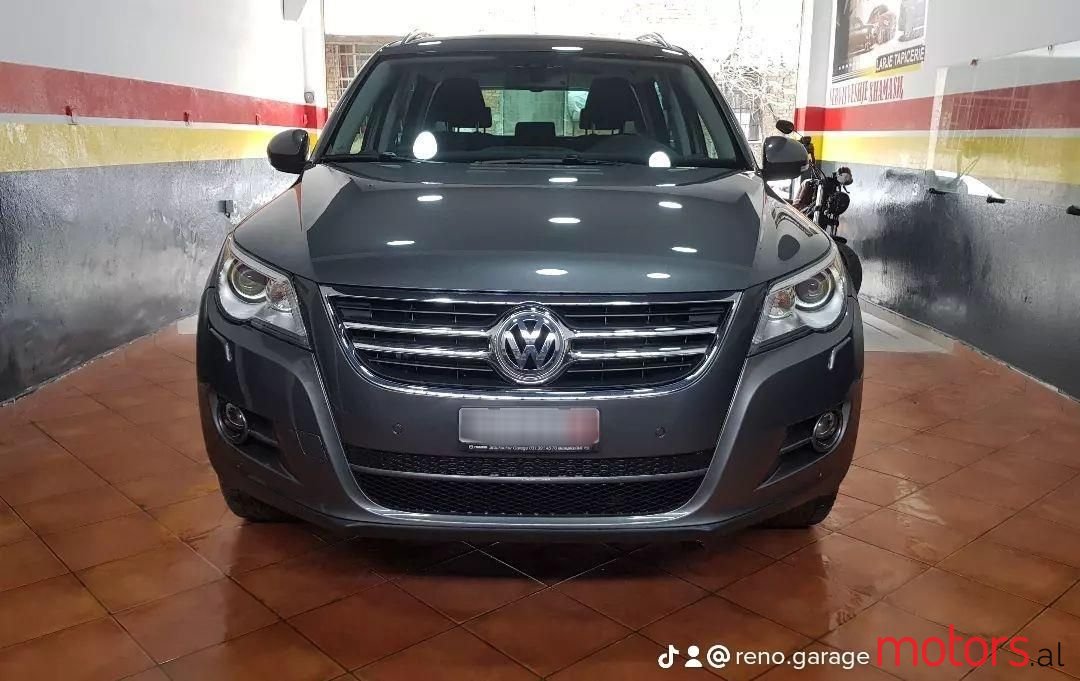 2010' Volkswagen Tiguan photo #6