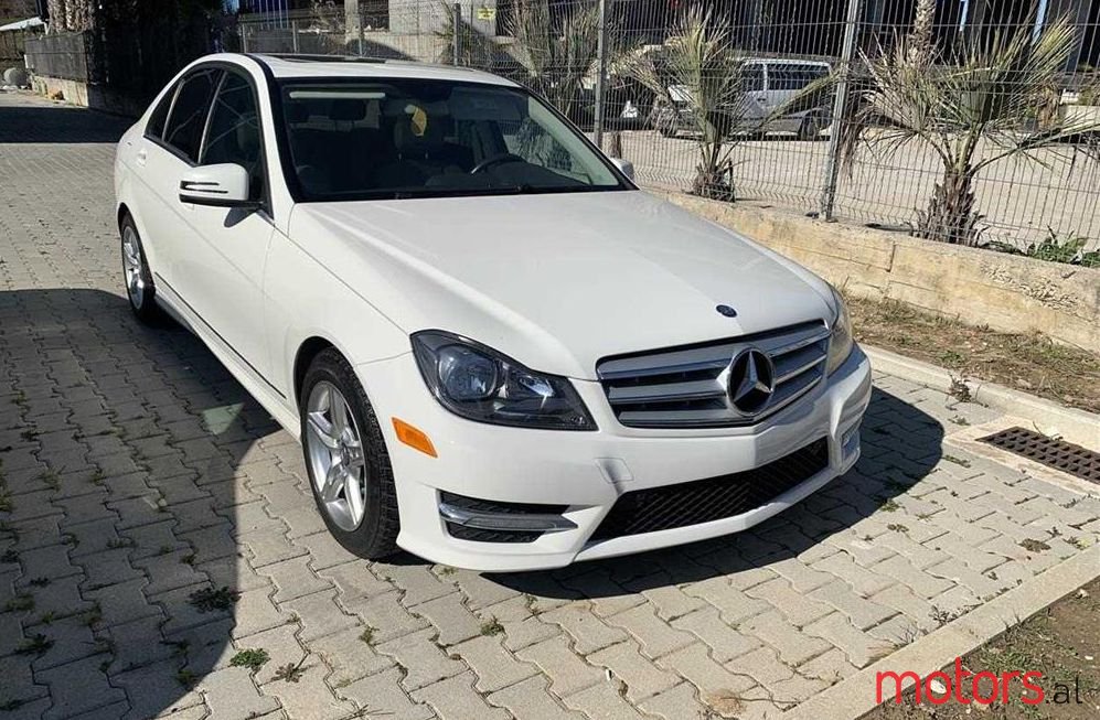 2012' Mercedes-Benz C 250 photo #1