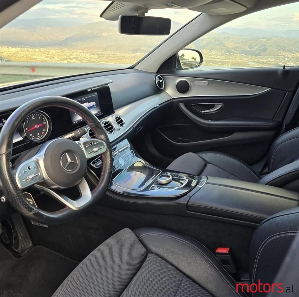 2017' Mercedes-Benz E 220 photo #3