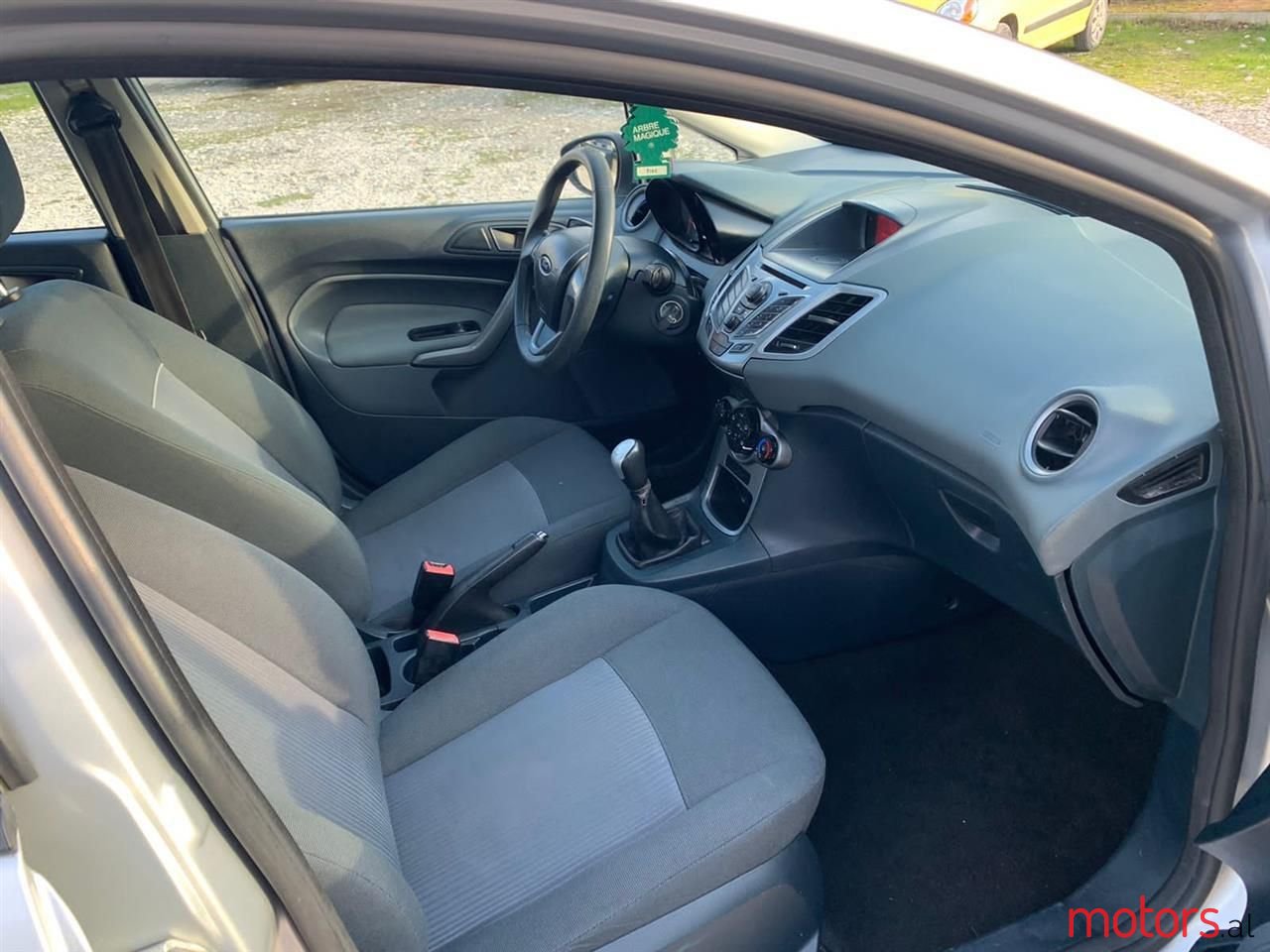 2011' Ford Fiesta photo #5