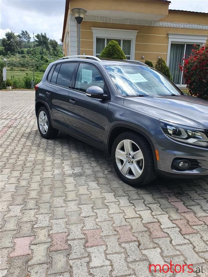 2012' Volkswagen Tiguan photo #3