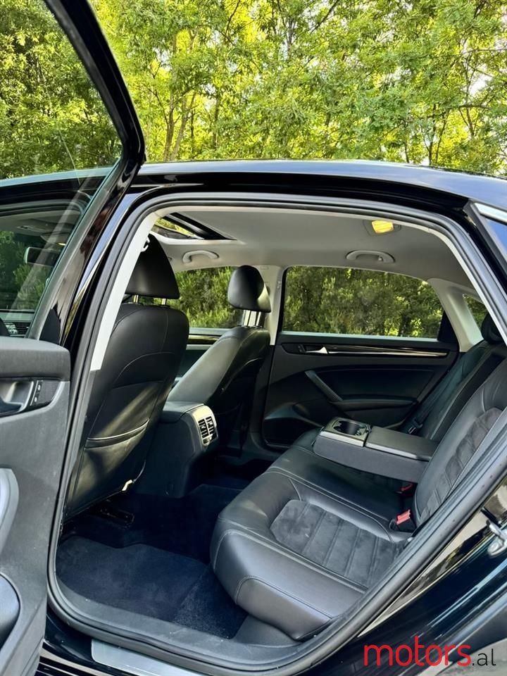 2014' Volkswagen Passat photo #5