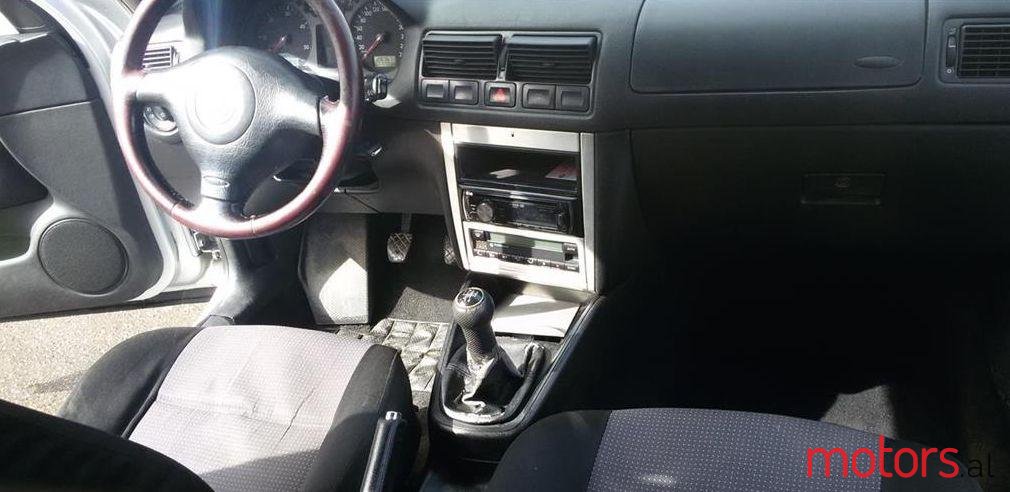 2003' Volkswagen Golf photo #3