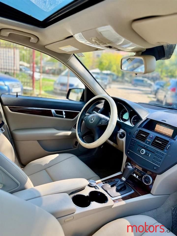 2010' Mercedes-Benz C 300 photo #6