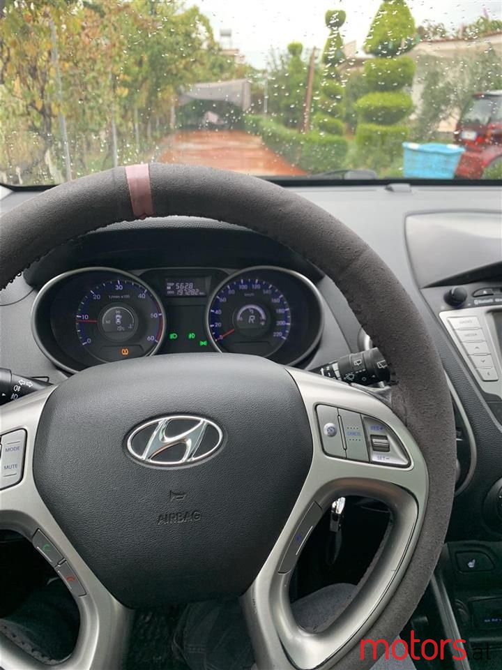 2012' Hyundai ix35 photo #6