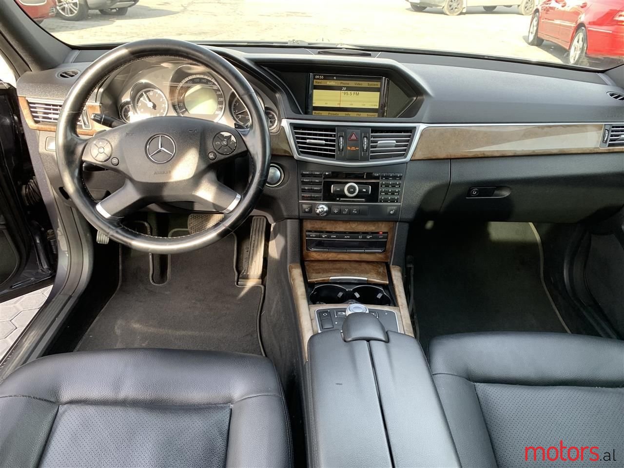 2010' Mercedes-Benz 350 photo #2