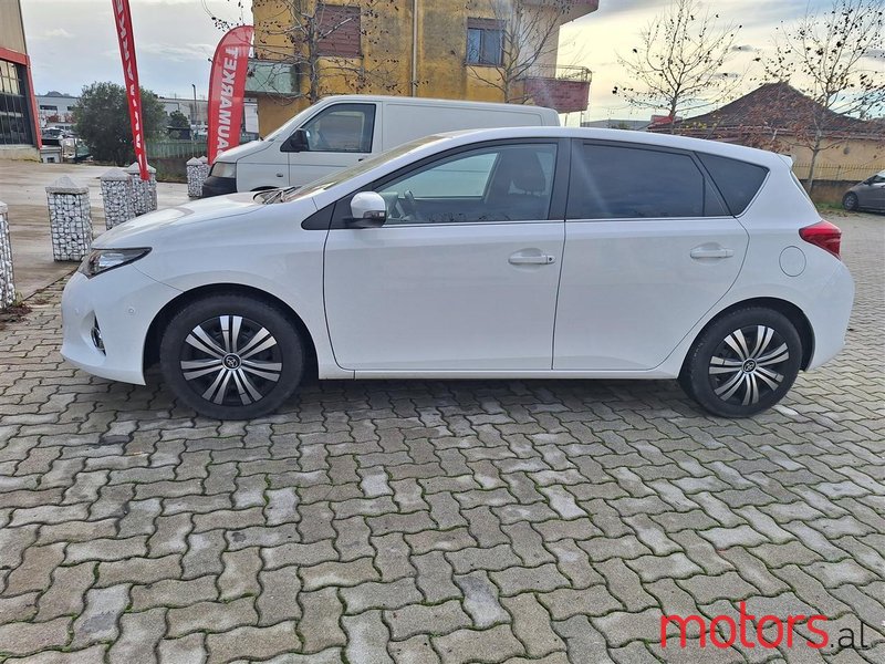 2013' Toyota Auris photo #5
