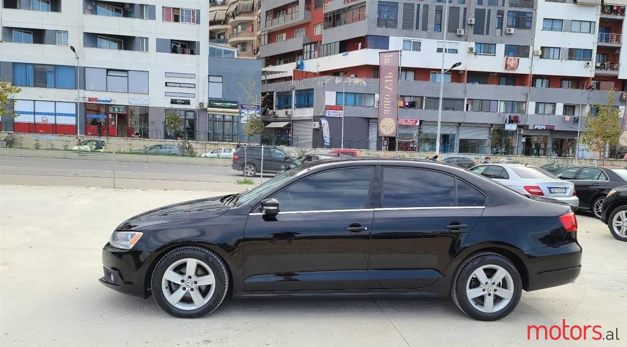 2012' Volkswagen Jetta photo #5