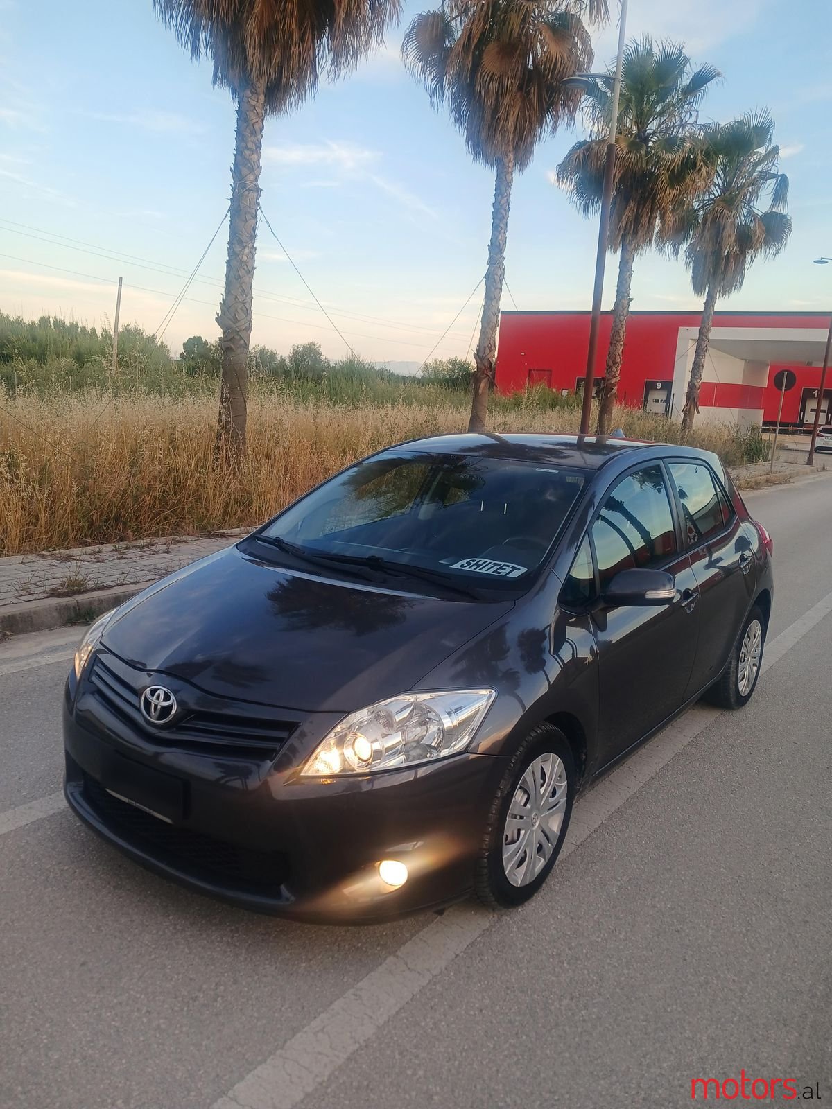 2010' Toyota Auris photo #3