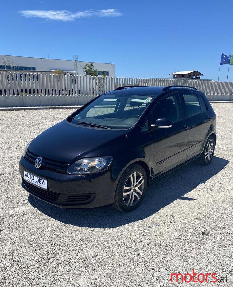 2009' Volkswagen Golf photo #1