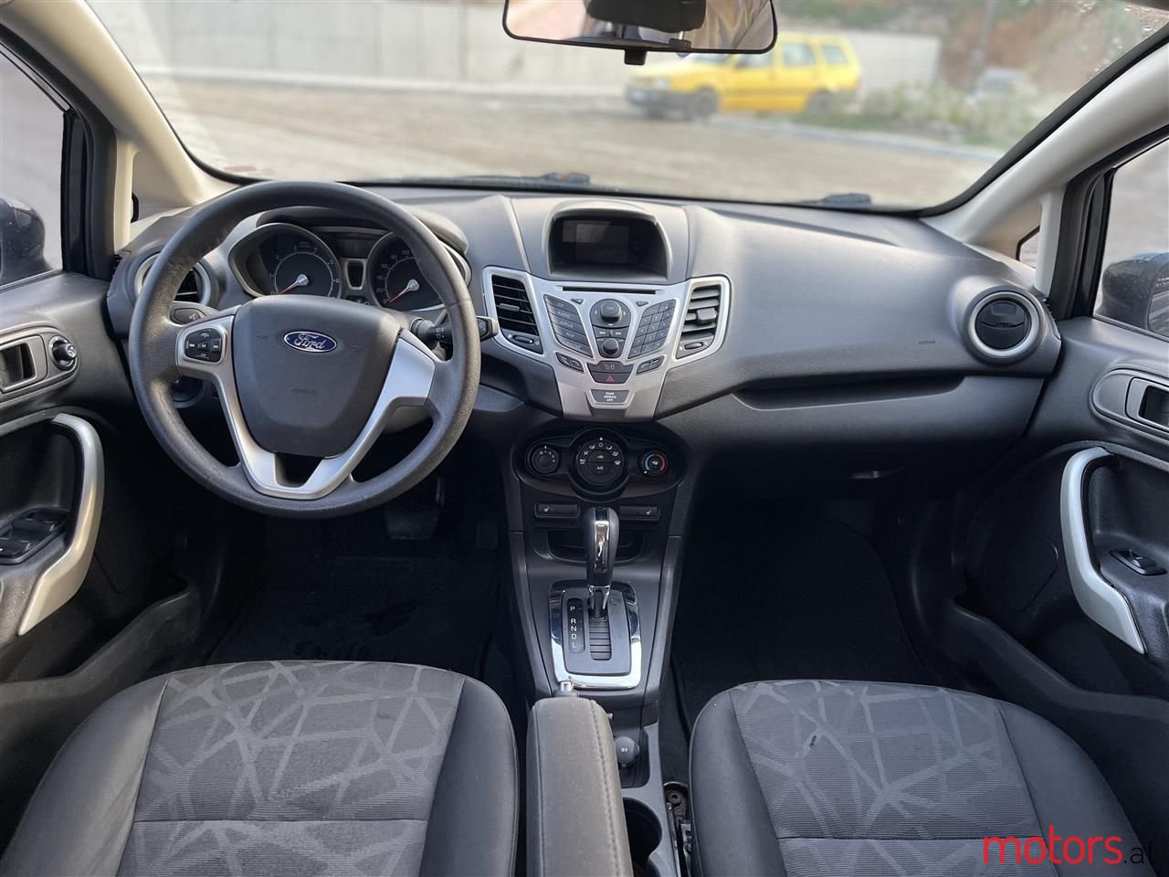 2012' Ford Fiesta photo #5