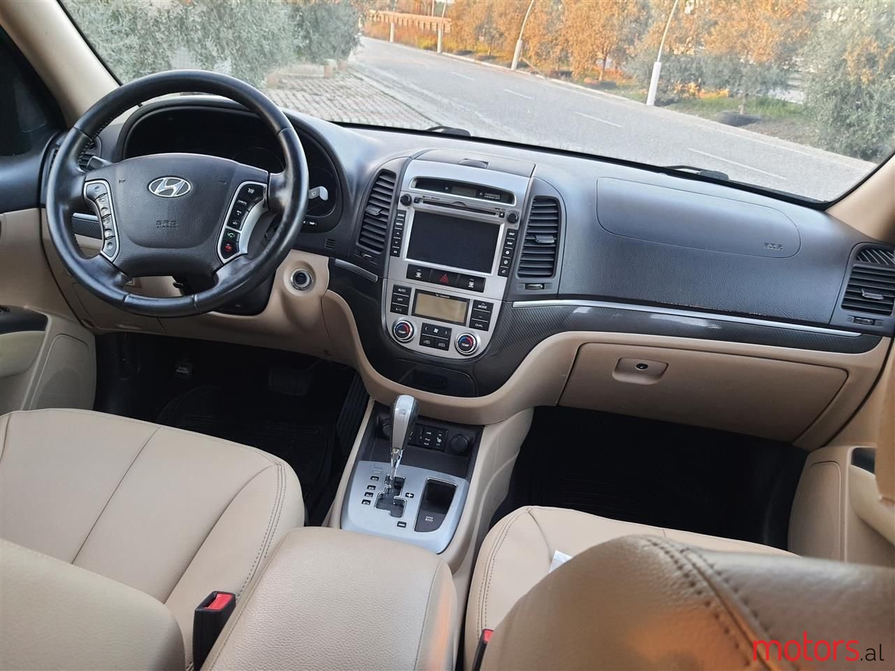 2011' Hyundai Santa Fe photo #5