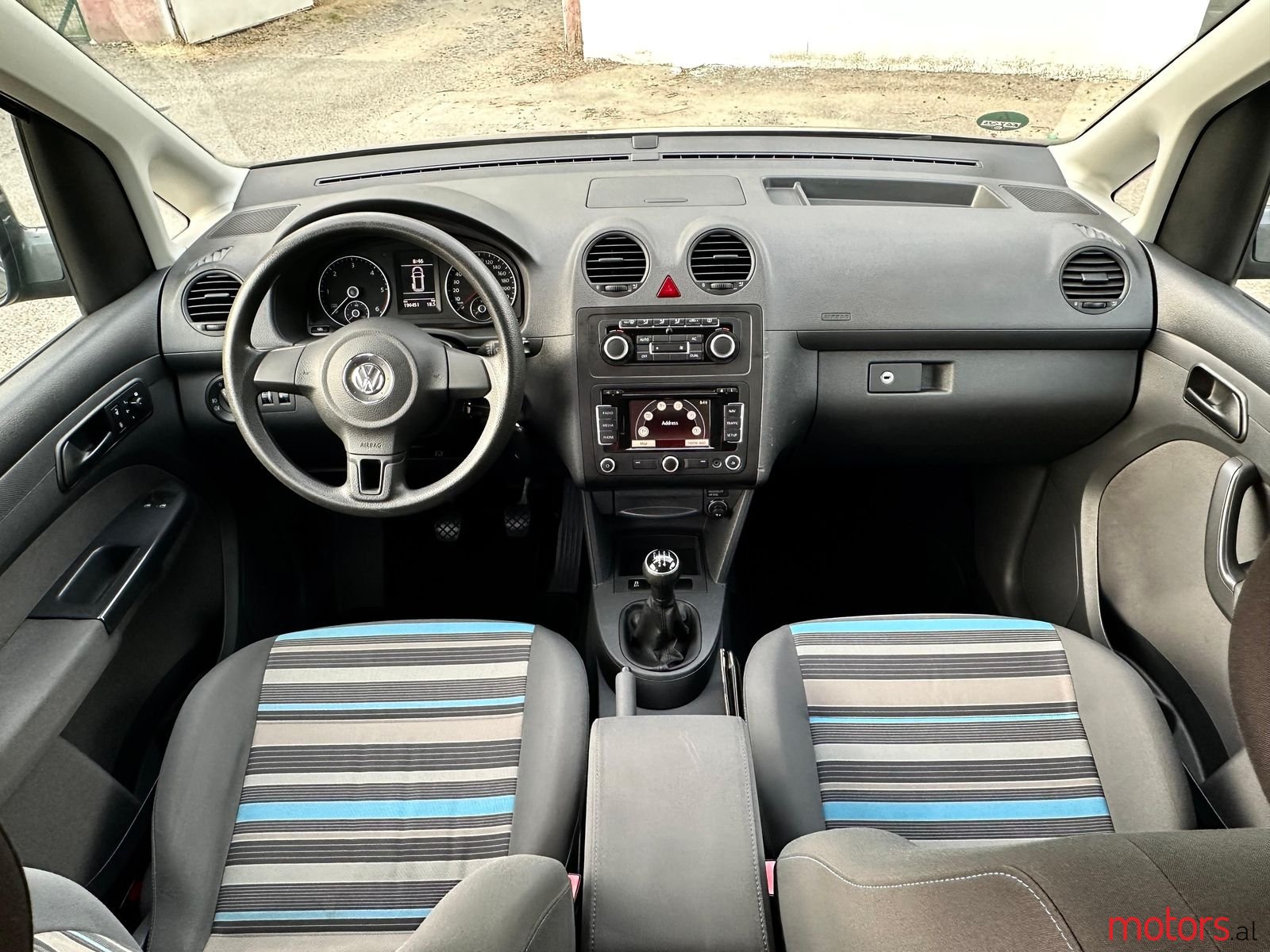 2011' Volkswagen Caddy photo #2