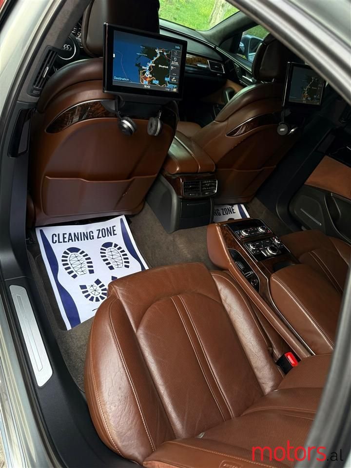 2011' Audi A8 photo #2