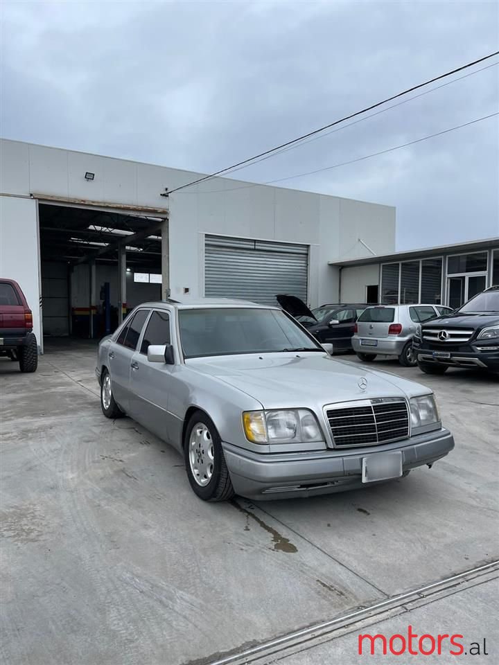 1995' Mercedes-Benz 320 photo #2