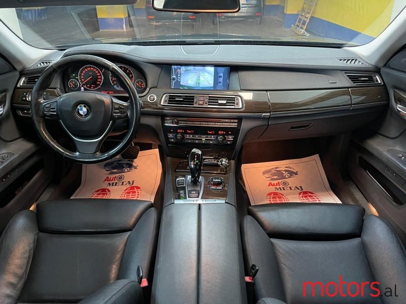2010' BMW 750 photo #2