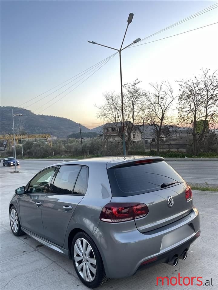 2011' Volkswagen Golf photo #4