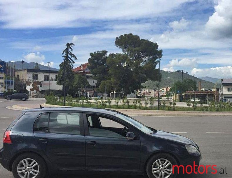 2004' Volkswagen Golf photo #1