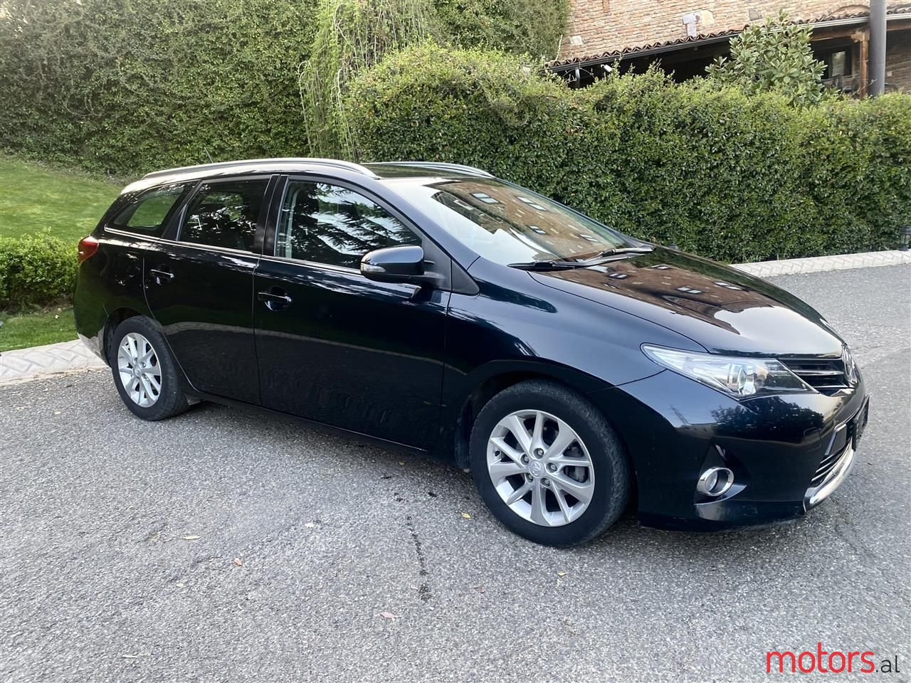 2014' Toyota Auris photo #3