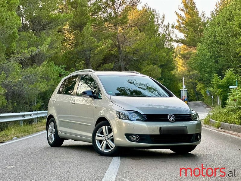 2012' Volkswagen Golf Plus photo #1