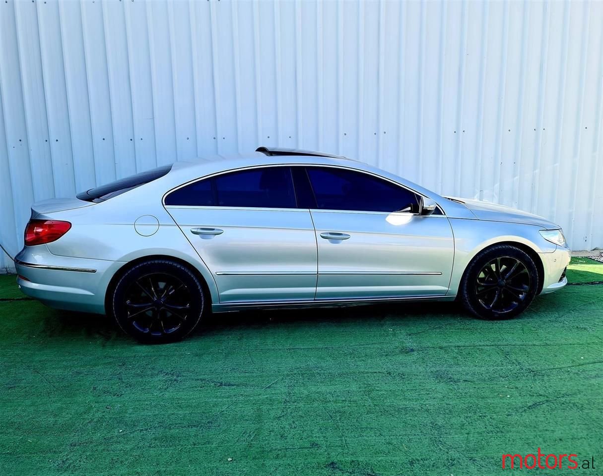 2011' Volkswagen Passat photo #6