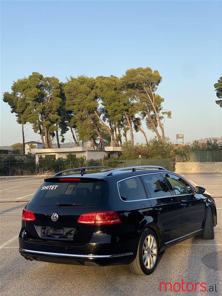 2011' Volkswagen Passat photo #6