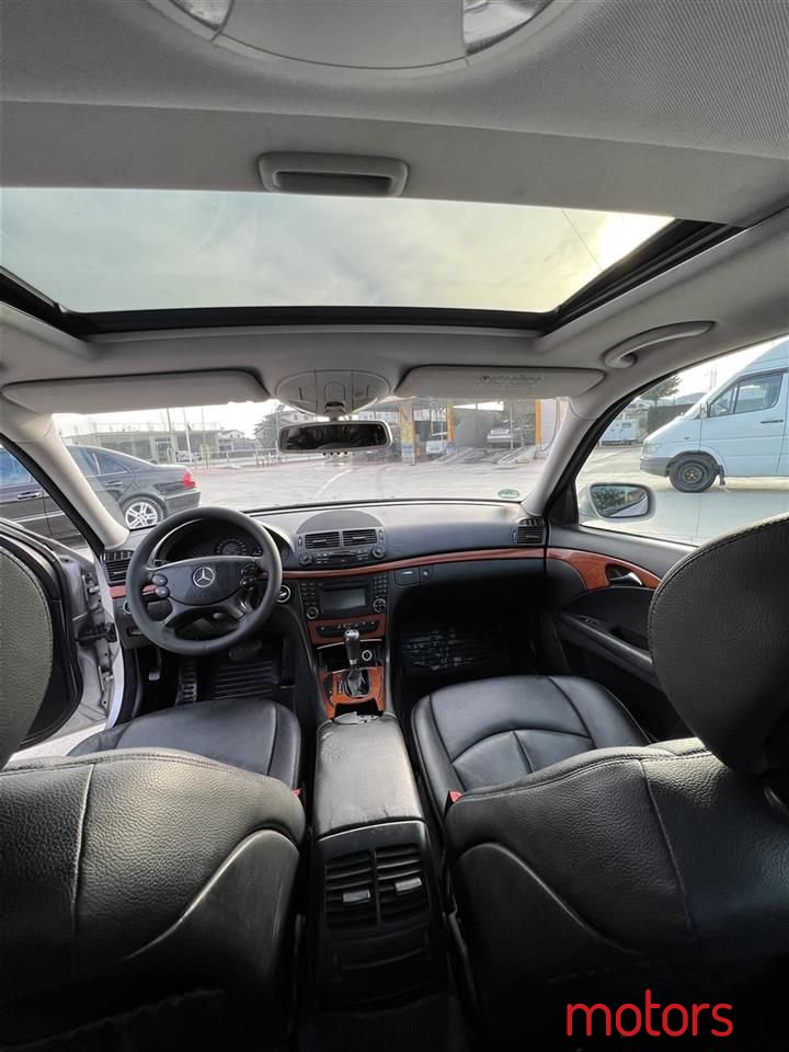 2009' Mercedes-Benz E 200 photo #2
